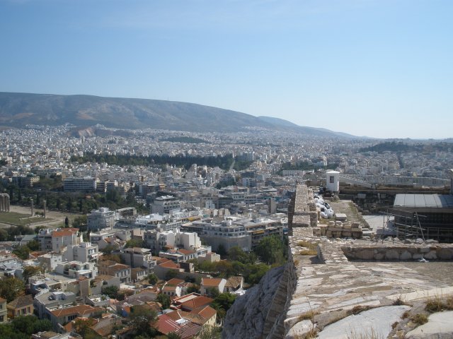 Foto da vista da acrópole, aparece a cidade